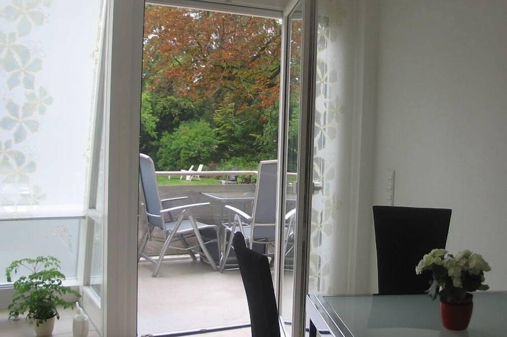 Ganze Wohnung, Feriendomizil (80qm) mit Balkon und Blick zum Kurpark in Bad Sassendorf, Kreis Soest