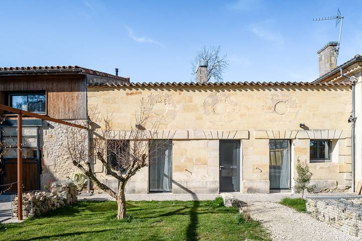Gîte pour 7 personnes, avec Jacuzzi et Terrasse ainsi que Jardin et Piscine en Gironde