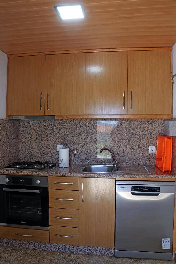 Location de vacances pour 4 personnes, avec piscine et jardin ainsi que vue et bassin pour enfant dans Castro Daire - 3