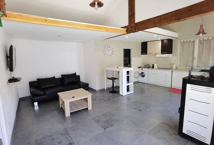 Gîte pour 4 personnes, avec terrasse dans Mantry