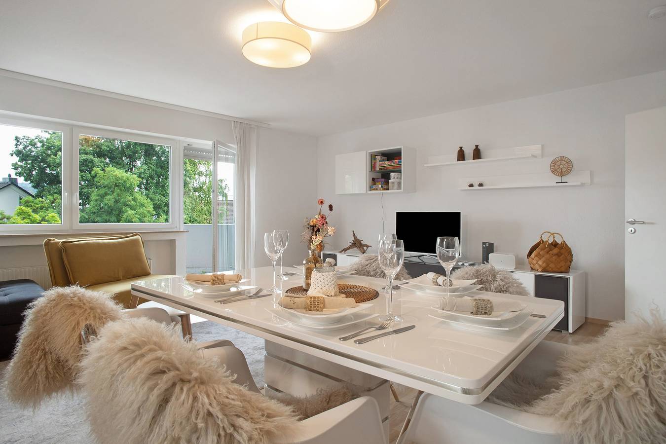 Apartamento entero, Apartamento 'Geräumige Schöne Ferienwohnung' con terraza privada, balcón y Wi-Fi in Weingarten, Upper Swabia
