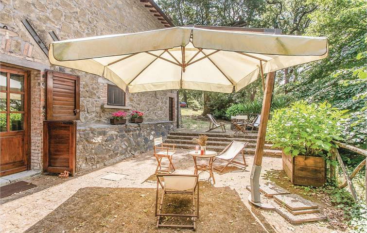 Acogedor apartamento junto al lago con WiFi, aparcamiento y terraza in Montefiascone, Provincia de Viterbo