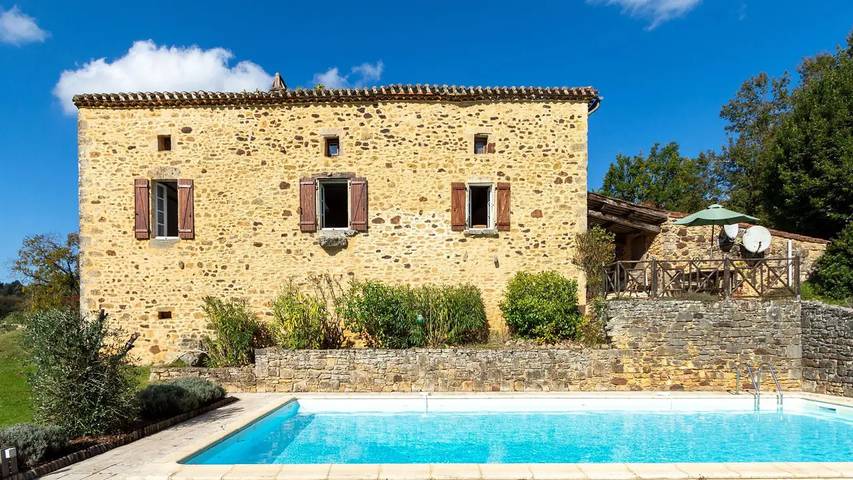 Location de vacances pour 9 personnes, avec Terrasse ainsi que Jardin et Piscine à Sauveterre-la-Lémance