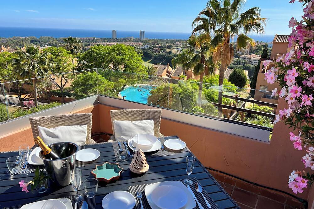 Geheel appartement, Marbella luxe prachtig appartement met zeezicht. Zwembad, golf, strand, snelle Wifi in Marbella Oost, Marbella
