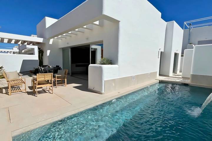 Villa für 6 Personen, mit Terrasse und Garten sowie Pool an der Costa Blanca