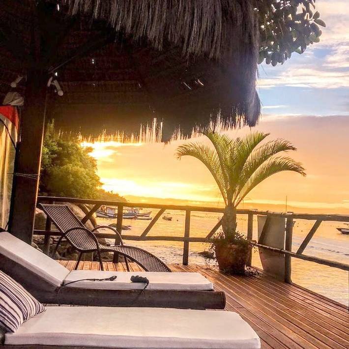 Pousadas para 3 pessoas, com piscina e vista e ainda jardim em Ilha Grande