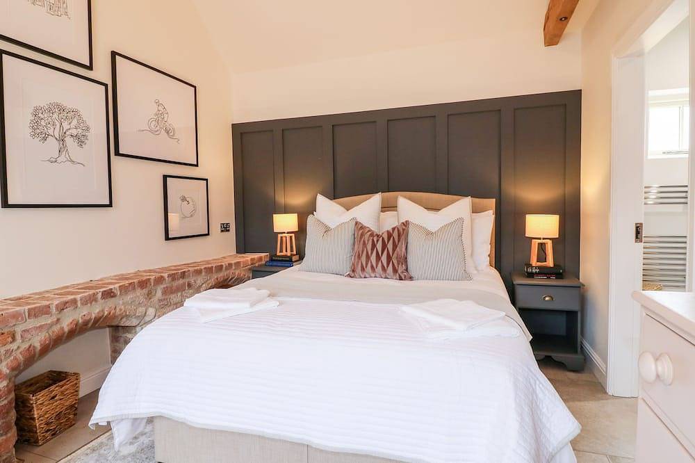 Carver'S Rest, romantic, character holiday cottage in Southwell in Nottinghamshire