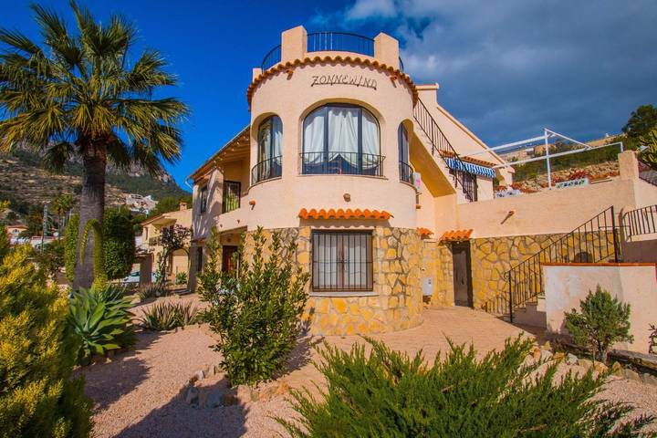 Villa für 4 Personen, mit Terrasse und Garten in Calpe - 2