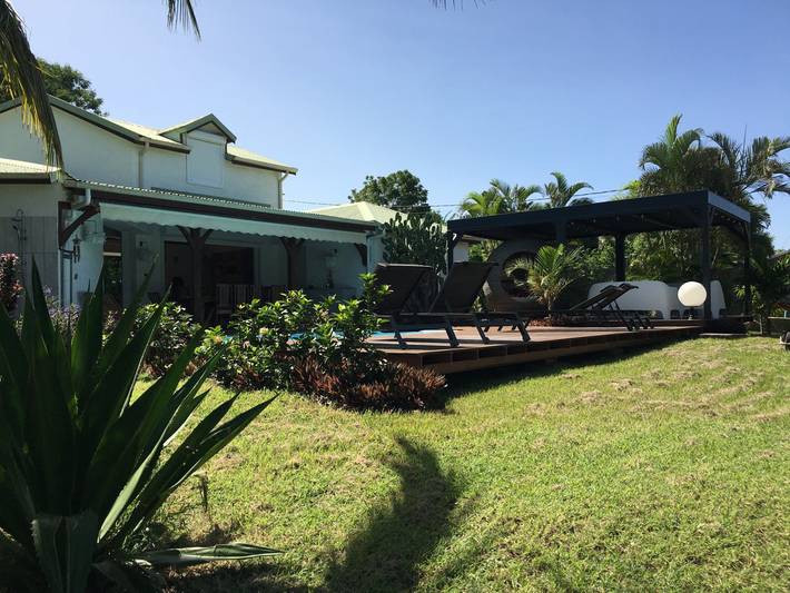 Location de vacances pour 9 personnes, avec piscine et jardin ainsi que jacuzzi et terrasse dans Basse-Terre (homonymie) - 4