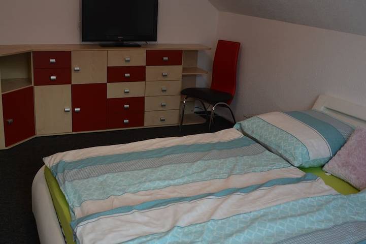 Ferienwohnung für 4 Personen, mit Balkon und Whirlpool sowie Garten und Pool in Freital - 2