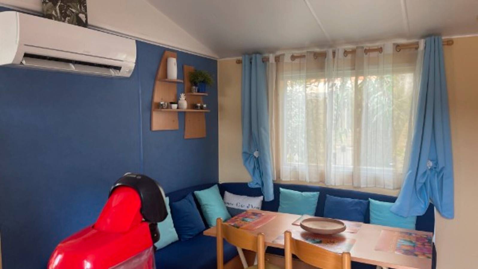 Mobile Home 'Mobilhome 6 Personnes' with Private Terrace, Wi-Fi and Air Conditioning in Hyeres, Parc national Port-Cros
