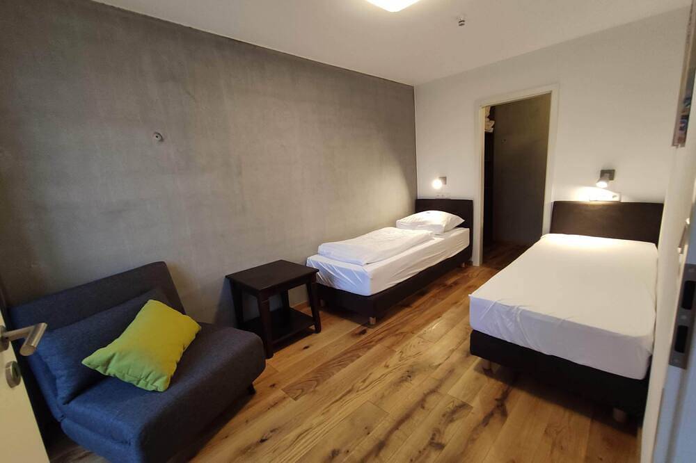 Ganze Wohnung, Erdhausapartment West \"Die außergewöhnlich und besondere Unterkunft\" in Wiesentheid, Fränkisches Weinland