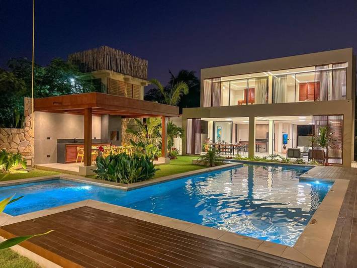 Casas e apartamentos de temporada para 12 pessoas, com jacuzzi e piscina e ainda jardim em São Miguel do Gostoso