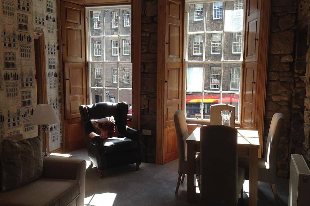 Apartamento entero, Lujoso Top Royal Mile 2 habitaciones y 2 baños con ducha in Edimburgo, Lothian