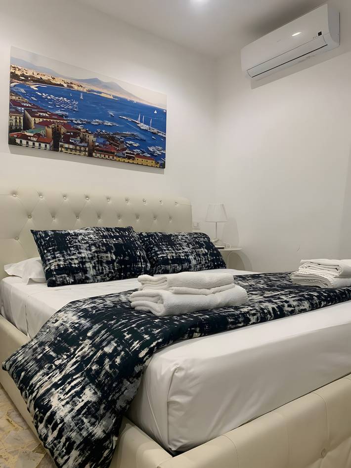 Cama y desayuno para 4 personas, con balcón en Nápoles