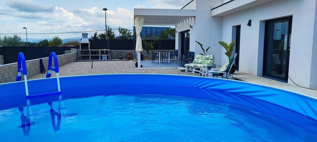 Holiday home for 4 people, with terrace and garden as well as view and pool - 1