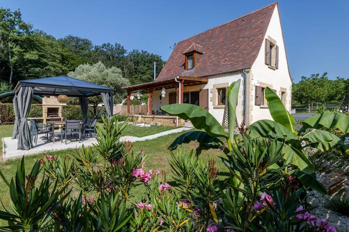 Maison de vacances 'Fleurie' avec piscine partagée, Wi-Fi et climatisation in Castelnaud-la-Chapelle, Périgord Noir