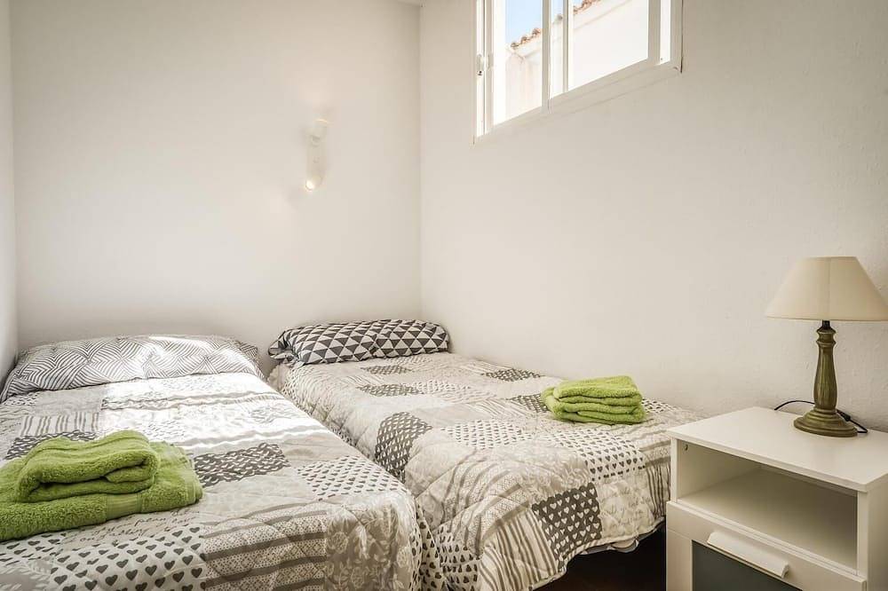 Apartamento entero, Apartment \"Orchidée\"- sea view, swimming pool, air conditioning, terrace. in Arenal d'en Castell, Es Mercadal