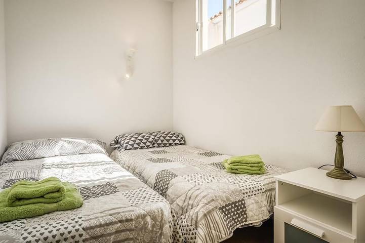 Appartement entier, Appartement  "Orchidée"- vue sur mer, piscine, climatisation , terrasse. in Arenal d'en Castell, Es Mercadal