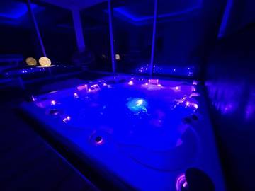 Gîte pour 4 personnes, avec jacuzzi ainsi que piscine et jardin à Le Thillot