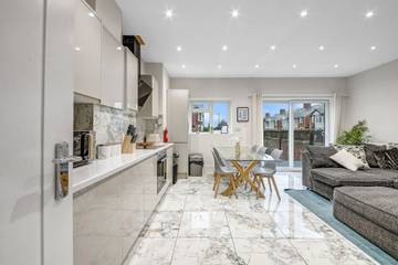 Vacation Rental for 10 Guests in Oxford, Oxfordshire, Picture 3