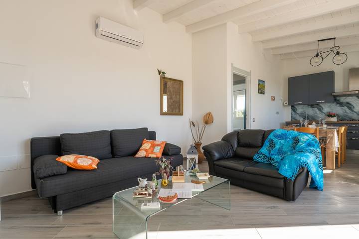 Moon – Double Room with Private Bathroom in Quartu Sant'Elena, Campidano