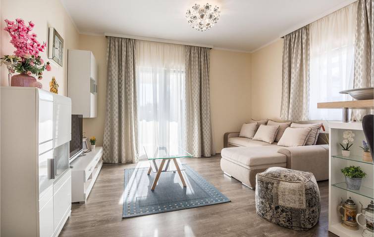 Ferienhaus für 6 Personen, mit Pool und Garten sowie Terrasse in Privlaka - 4