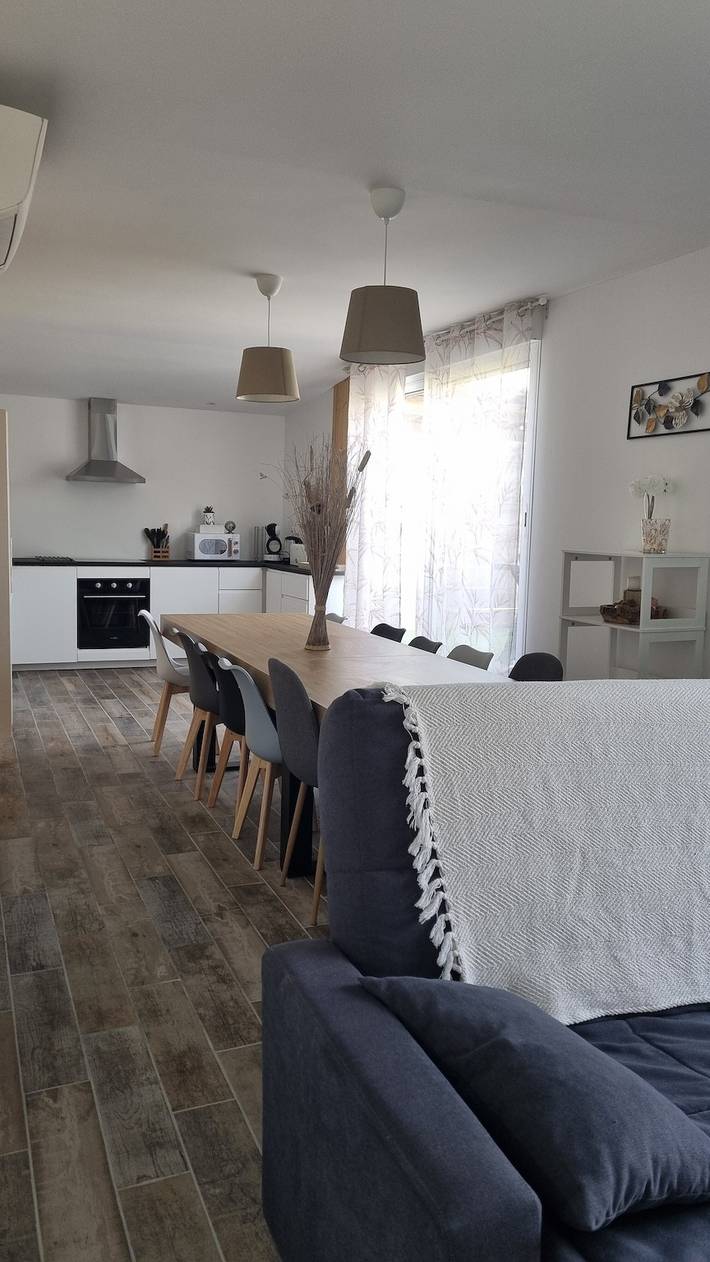 Location de vacances pour 12 personnes, avec jardin, animaux acceptés à Saint-Savin (Gironde)