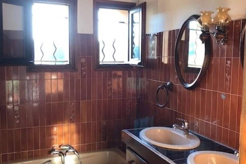 Maison rustique de caractère pour 8 personnes. Esparron de in Esparron-de-Verdon, Alpes-de-Haute-Provence