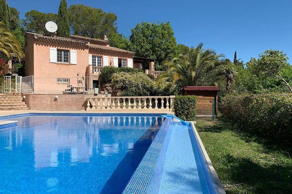 Abgelegene Villa mit großem Pool und Grundstück, fünf Schlafzimmer für 9-12 Personen in Figanières, Draguignan Region