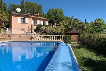 Location de vacances pour 9 personnes, avec jardin à Figanières