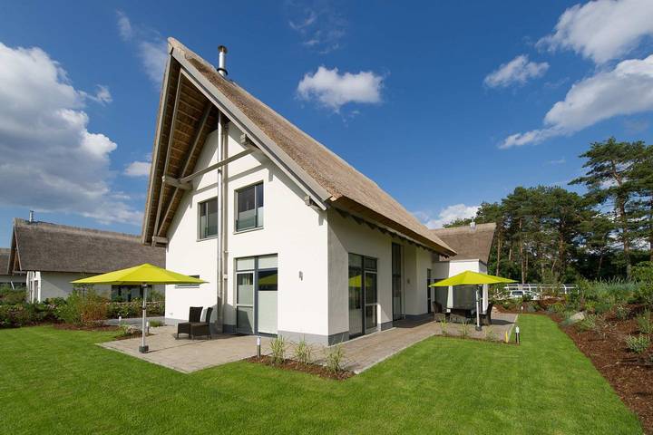 Exklusives Ferienhaus in Karlshagen mit Sauna, Kamin & großem Grundstück in Karlshagen, Usedomer Norden