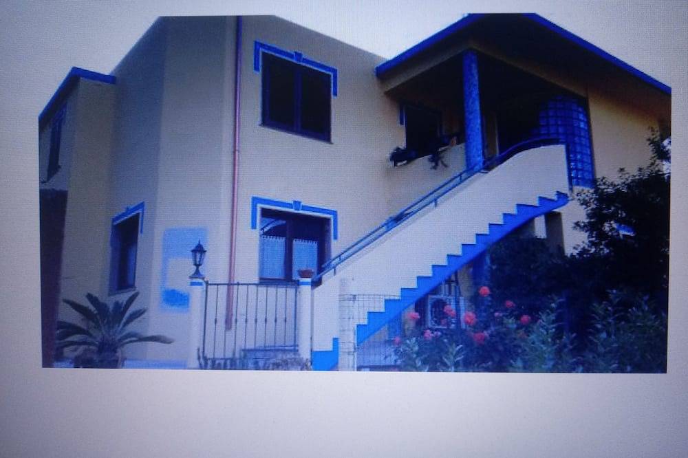 Apartamento entero, Apartment with sea view, relaxing in Sant'Antioco Cuidad, Isla de Sant'Antioco