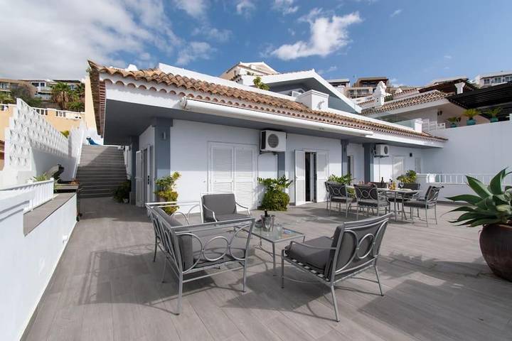 Villa für 17 Personen, mit Garten und Ausblick sowie Pool und Terrasse in Adeje - 4