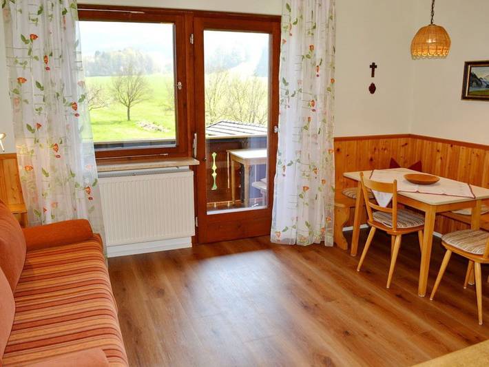 Ferienwohnung für 2 Personen, mit Balkon am Chiemsee