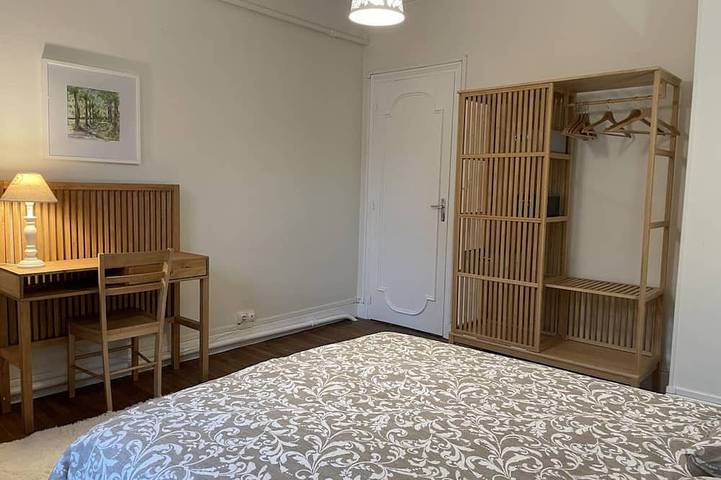Ganze Wohnung, Wohnung in Moulins: Komfort mit Balkon, Bettwäsche und Handtücher Inklusive in Moulins, Allier