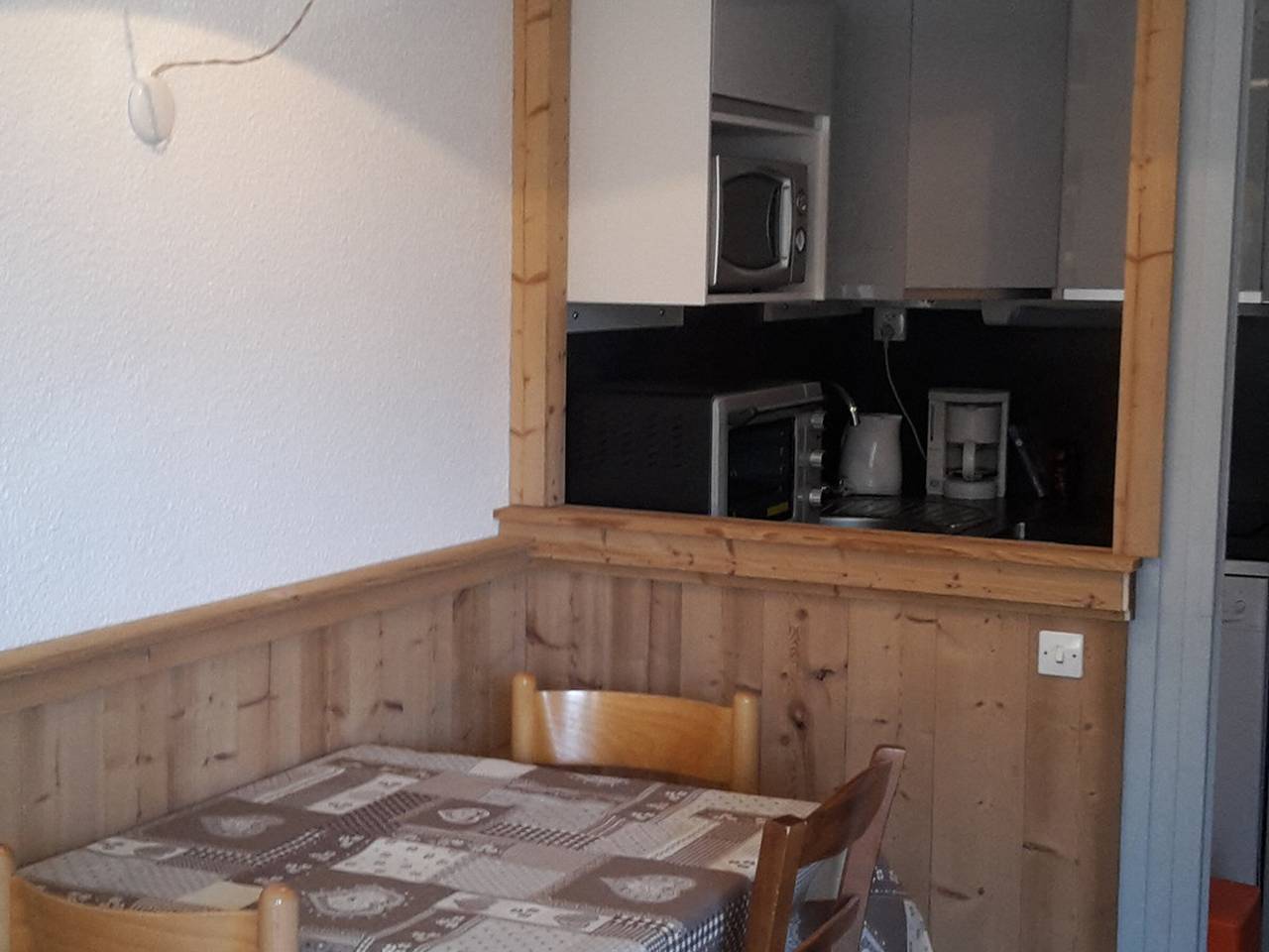 Studio entier, Appartement Skis aux Pieds, 4 Personnes, Balcon, Wifi Gratuit, Proche Commerces et Activités in Les Menuires, Saint-Martin-de-Belleville