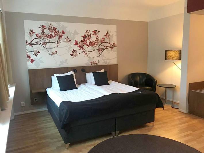 Hotell för 4 Personer, med bastu och terass i Katrineholm