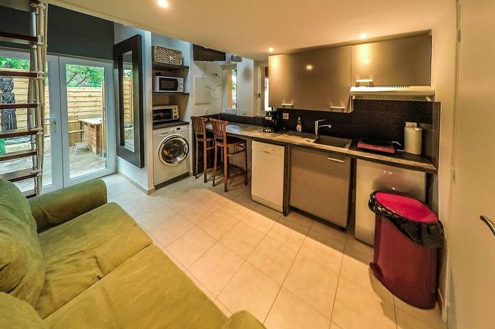 Appartement entier, Studio Rdc Dans Villa, jardinet, 50 m de la mer,bassin/piscine, sans vis-à-vis. in Saint-Aygulf, Fréjus