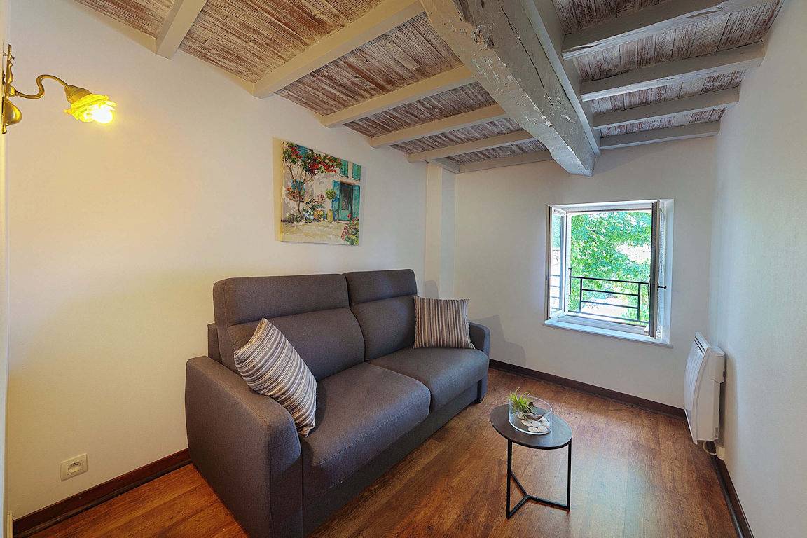 Dans le hameau, maison restaurée avec terrasse et jardin in Saïx, Région de Castres
