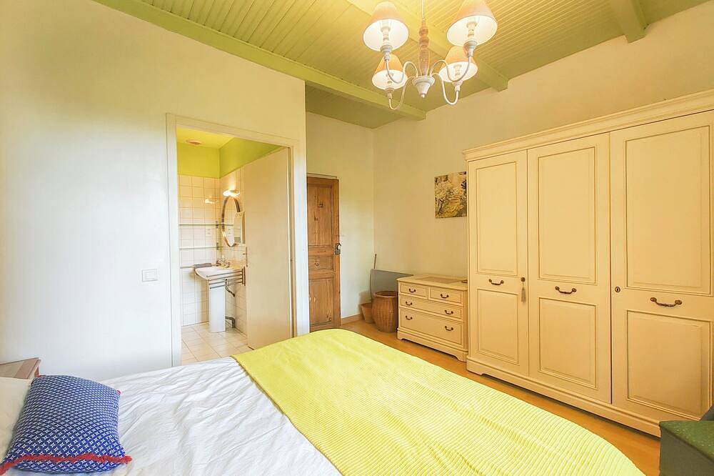 Gite Bacquiès - Ferme et grange restaurée avec jardin clos et piscine  chauffée in Septfonds, Quercy
