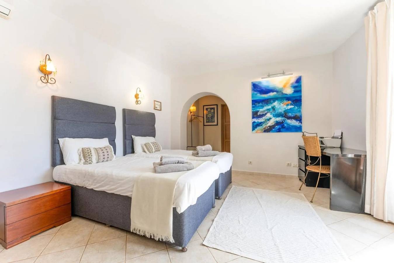 Habitación 'The Courtyard' con piscina compartida, jardín compartido y Wi-Fi in Almancil, Distrito de Faro