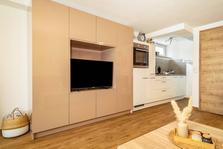 Ganze Wohnung, Souterrain-Ferienwohnung 'Am Riedlewald' mit Gemeinschaftsgarten und Wi-Fi in Friedrichshafen, Region Bodensee-Oberschwaben