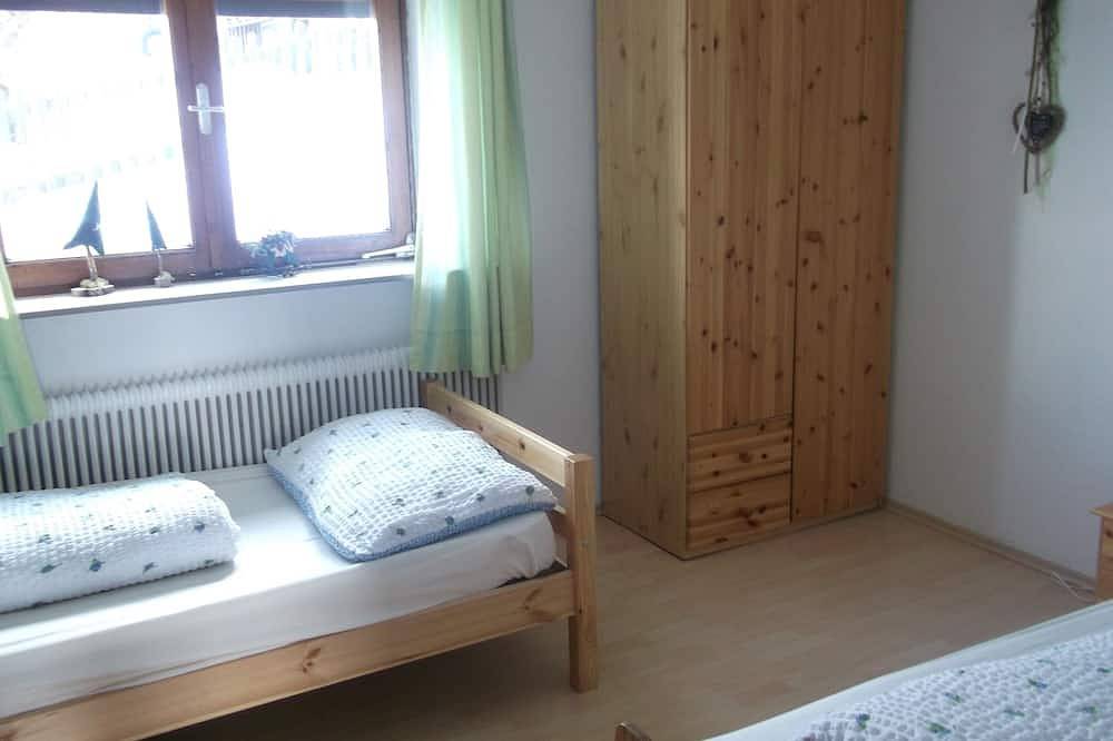 Ganze Wohnung, 100 Euro Gutschein für Schikurs pro Kind, ruhig, direkt neben Skilift in Tuxer Alpen, Kolsassberg