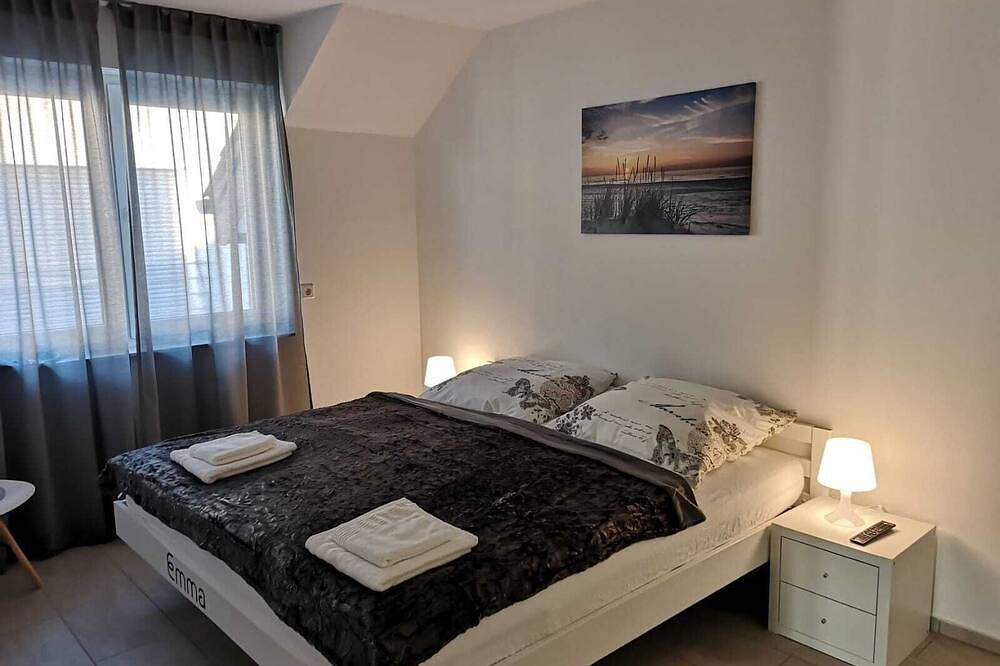 Ganze Wohnung, Moderne Ferienwohnung möblierte 2  Zimmer nahe Herz-Zentrum in Rehme, Bad Oeynhausen