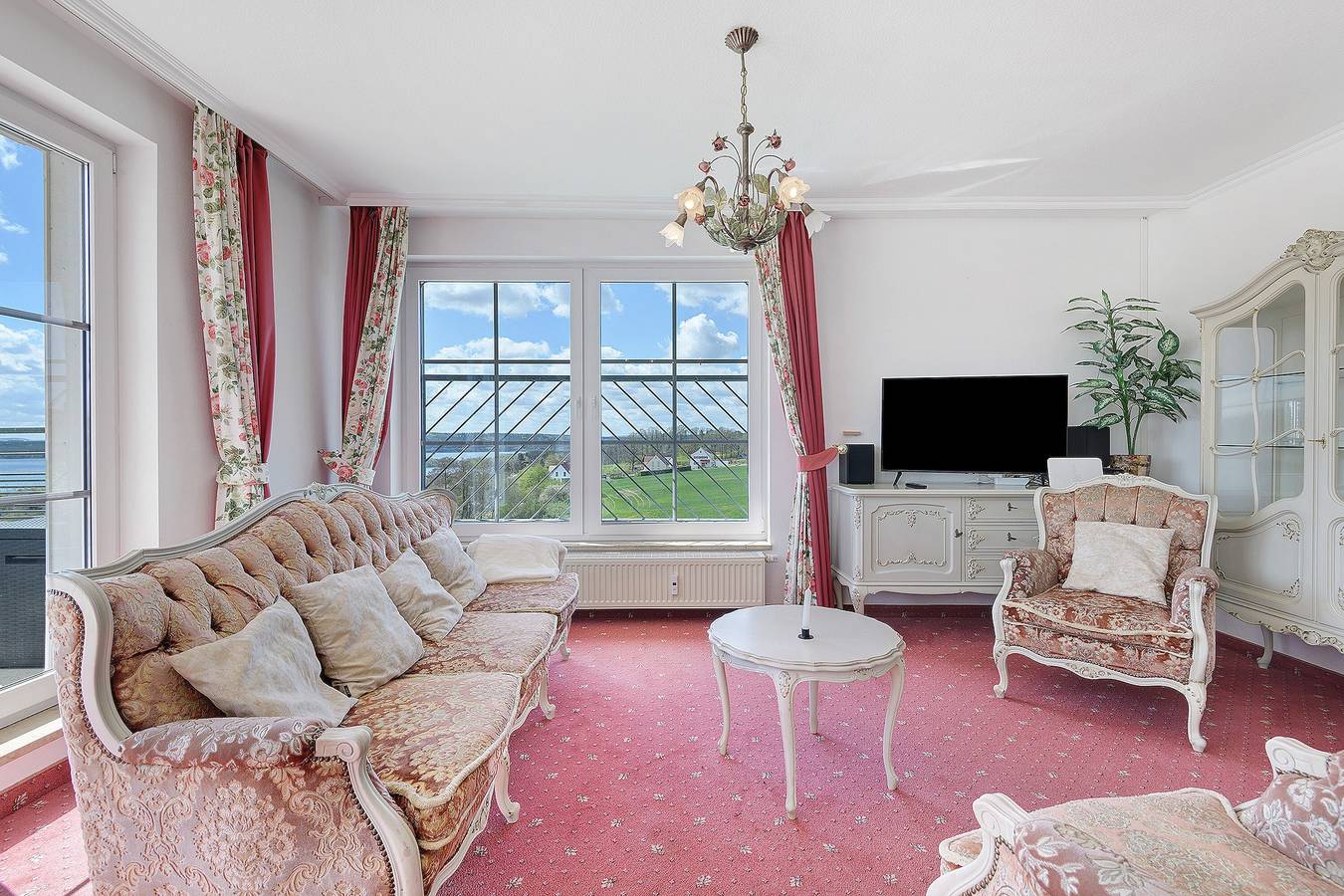 Ganze Wohnung, Apartment „Romantik-Suite mit Whirlpool“, Seeblick, privater Terrasse & Wlan in Enderndorf am See, Spalt
