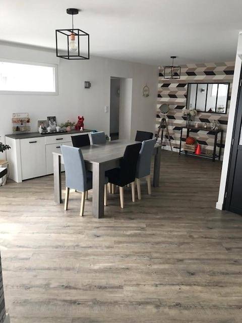 Location de vacances pour 11 personnes, avec terrasse à Changé - 2