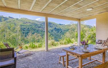 Appartement de vacances pour 4 personnes, avec terrasse et jardin dans l' Aveyron