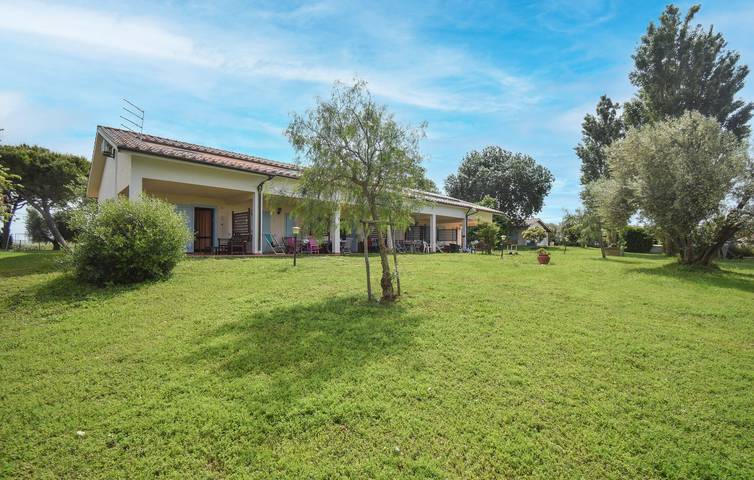Charmant appartement avec piscine et jardin, à 2 km du centre-ville de Pescia Romana in Montalto di Castro, Province de Viterbo