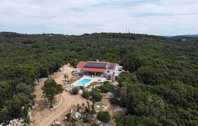 Ferienhaus für 10 Personen, mit Terrasse und Garten auf Rab